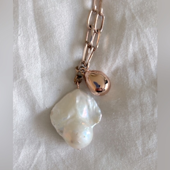 ✨ Hillberg & Berk Rose Gold Link Necklace with Baroque Pearl Pendant – 16” - Picture 2 of 4